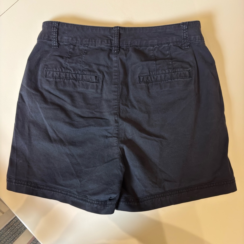 GAP Girlfriend Khaki Women's Black Shorts sz10
EUC - Picture 7 of 7